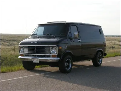 Traversons l'Océan Pacifique et partons au pays des grosses cylindrées, aux États-Unis. Quel est ce vieil utilitaire qui apparaît dans "L'Agence tous risques" ?