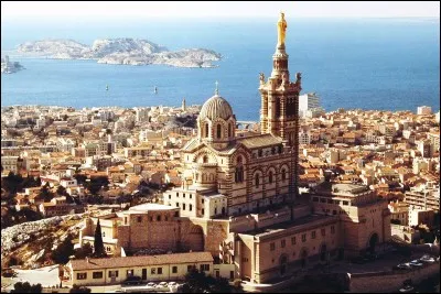 C'est grâce à Notre-Dame de la Garde que vous trouverez le nom de cette série, oh bonne mère !