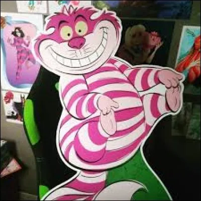 Comment s'appelle le chat qu'elle idolâtre ?