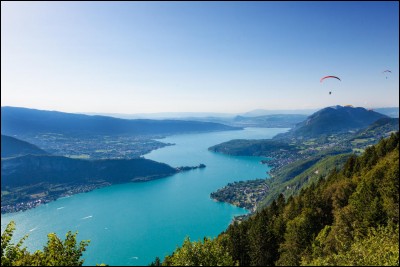 Le lac d'Annecy est en Haute-Savoie. Quelle est sa surface ?