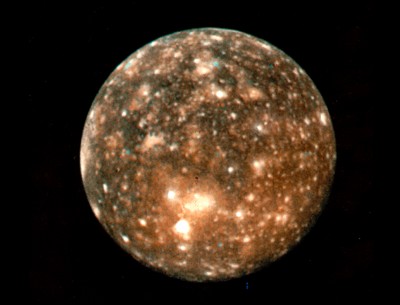 Qui a découvert le satellite Callisto, l'un des principaux satellites de Jupiter ?