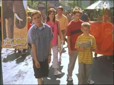 Saison 4 - Episode 1 : qu'arrive-t-il à Malcolm et Dewey lors d'une sortie familiale au zoo ?