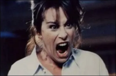 Saison 1 - Episode 2 : Loïs doit retrouver Hal au restaurant afin de fêter leur anniversaire de mariage. Cependant, Loïs découvre quelque chose qui va finalement l'empêcher d'y aller ! De quoi s'agit-il ?