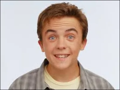 Saison 5 - Episode 12 : Malcolm s'inscrit dans une équipe de sport du supermarché où il travaille avec Loïs. De quel sport s'agit-il ?