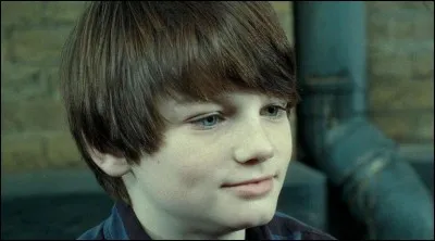 Comment s'appelle son fils( celui avec lequel il parle à la fin ) ?