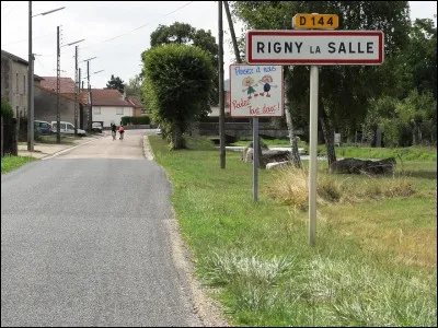 Dans quel département se situe Rigny-la-Salle ?