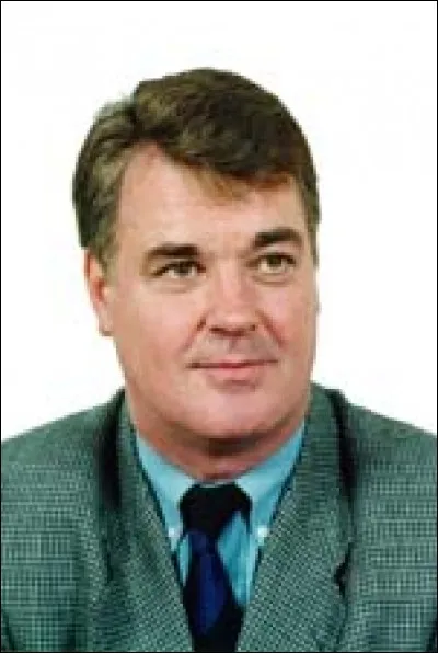 De quelle ville des Hauts-de-France est il le maire depuis plus de 30 ans ?