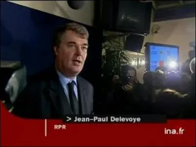 Contre qui perdit-il la pr&eacute;sidence du RPR en 1999 ?