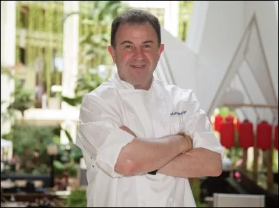 Ce chef est à la tête du restaurant "Martin Berasategui" pour son restaurant triplement étoilé à Lasarte-Oria, au Pays basque espagnol. Qui est-ce ?