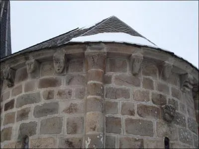 Dans quelle commune peut-on admirer les modillons d'une glise romane reprsentant les sept pchs capitaux ?