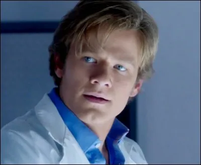 Comment s'appelle le meilleur ami de MacGyver qui au début n'était pas dans l'organisation ?