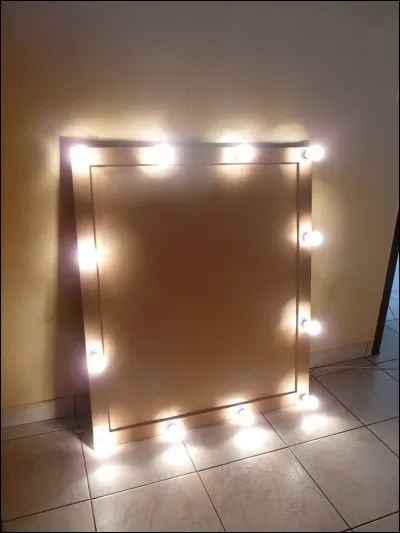 Une fiction qui se regarde elle-même et s'interroge sur elle-même s'appelle une...