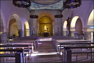 Dans une église, avant la nef se trouve le...