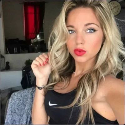 Dans quelle émission a-t-elle vécu une courte idylle avec Julien Tanti ?