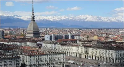 En 1861, elle a été la première capitale du nouveau royaume d'Italie. Quelle est cette ville ?