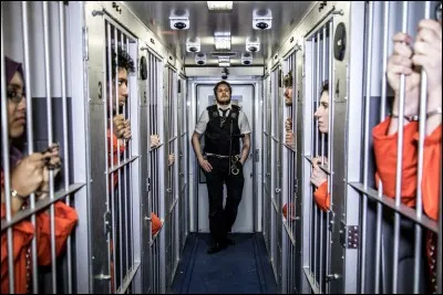 Le tueur est actuellement derrière les barr__x.