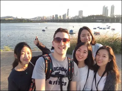 Fais-tu des sorties avec tes amis ?