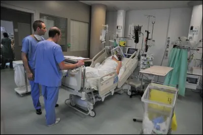 Je déteste aller dans les h__pitaux.