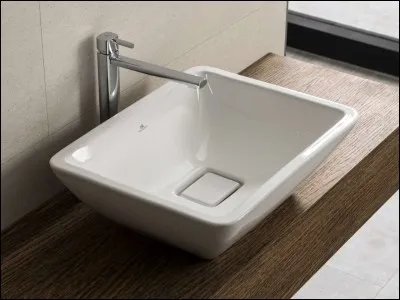 Il est beau le lavab__ il est laid le bidet.