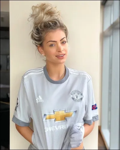 Quel était le métier de Mélanie avant la télé-réalité ?