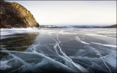 Dans quel pays le lac Ba&iuml;kal est-il situ&eacute; ?