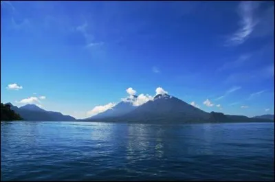 Dans quel pays le lac Atitl&agrave;n est-il situ&eacute; ?