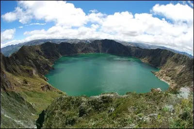 Dans quel pays le lac Quilotoa est-il situ&eacute; ?