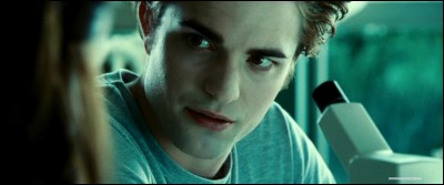 Pourquoi Edward se dresse-t-il sur sa chaise quand Bella est arrivée en cours de sciences-nat. ?