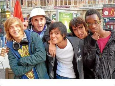 Comment s'appelle ce groupe de chanteurs ?