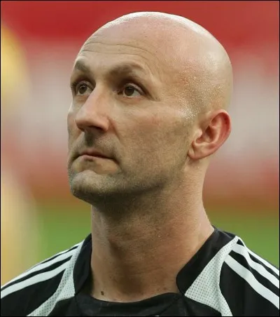 Cet homme est ch__ve.