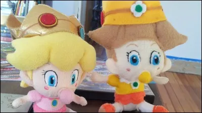 Qui est ce bébé à droite ?