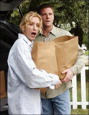 Saison 3 - Qui prend le supermarché, où Lynette et Nora se trouvent, en otage ?