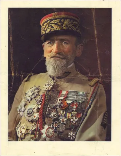 Qui surnomme-t-on "le père de la Légion étrangère" ?