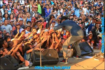 Quel est le titre de la chanson que Kix a écrit (en 2016) pour les fans du groupe ?