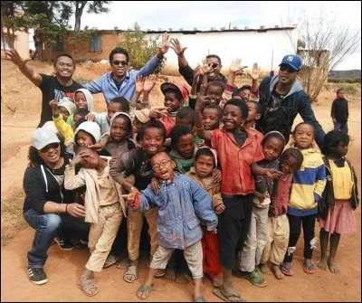 Qui a écrit "Tena Fitia" ?