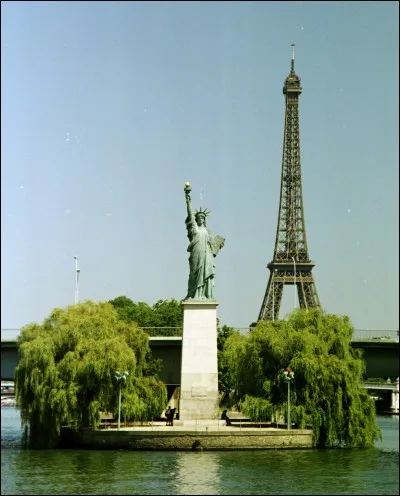L'ingénieur Gustave Eiffel a participé à la construction de la tour Eiffel et de la statue de la Liberté.