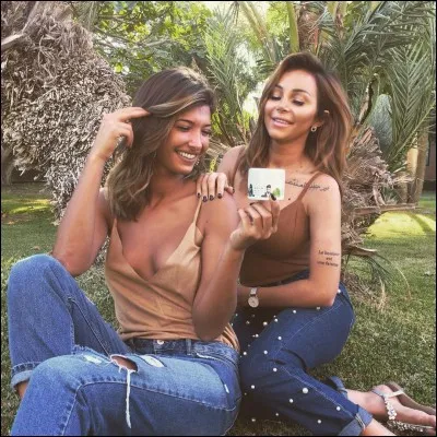 Dans "Moundir et les Apprentis Aventuriers", Mélanie a retrouvé sa meilleure amie ! De qui s'agit-il ?