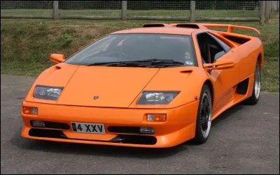 A quelle voiture succède la Lamborghini Diablo ?