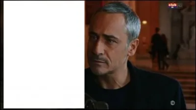 Qui est face au commandant Marquand ?