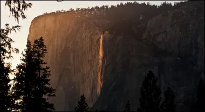 Dans quel parc national américain trouve-t-on la chute spectaculaire de la queue de cheval (Horsetail Fall) ?
