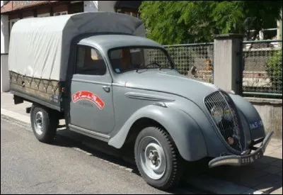 Quel est le nom du modèle de cet utilitaire Peugeot ?