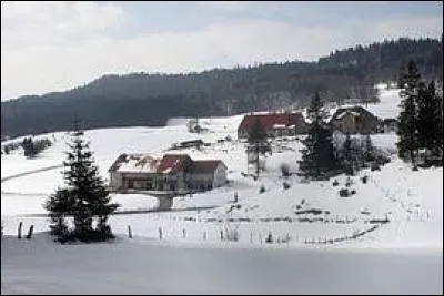 Petit village Doubien de 30 habitants, Rondefontaine se situe en région ...