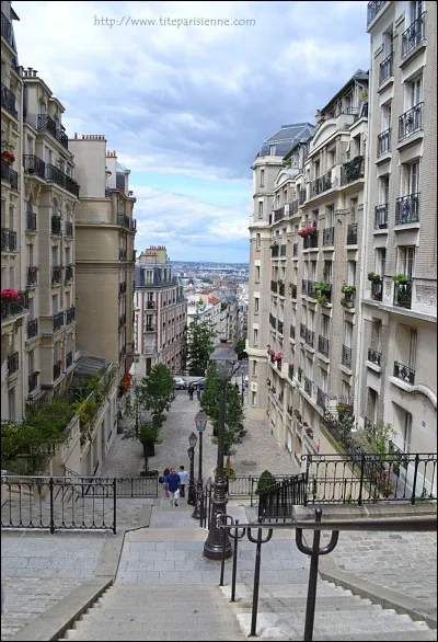 Dans la chanson "La bohème", Montmartre semble comment dans son nouveau décor ?