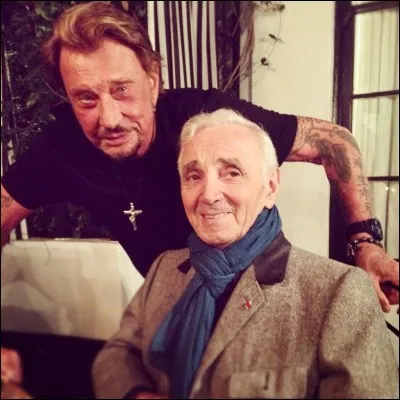 Dans l'album "Duos", le regretté Johnny Hallyday interprète avec Charles Aznavour, la chanson :