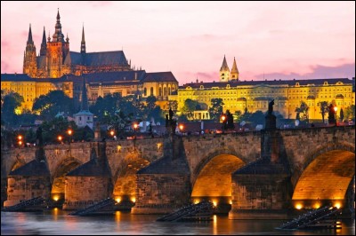 Dans quel pays se trouve la ville de Prague ?