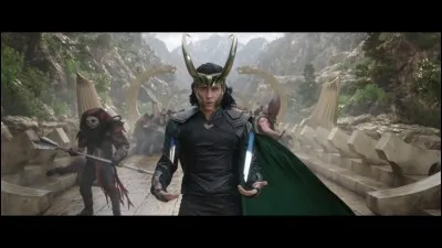 Dans "Thor Ragnarok" est-ce que Loki aide Thor ?