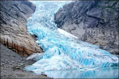 Où se trouve le glacier Briksdal ?
