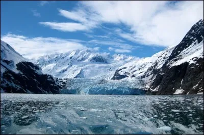 Où se trouve le glacier Surprise ?