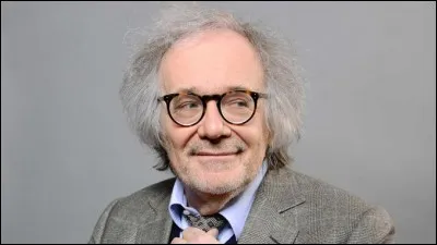 En 1973, le réalisateur français Pascal Thomas innovait avec des titres de films inattendus et amusants. Trouvez le qualificatif allié à la "bouche" dans le film "Pleure pas la bouche... " ?