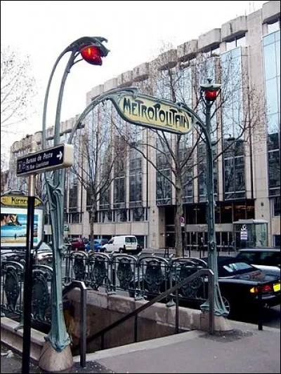 Les plus belles "bouches" de métro de Paris sont celles ayant des édicules ( terme d'architecture) de style Art Déco (voir l'illustration). Qui en est l'auteur ?